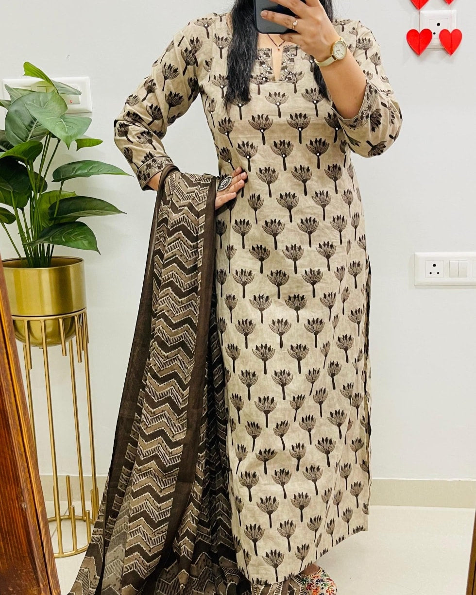 Elegant Aura Kurti Pant Dupatta Set